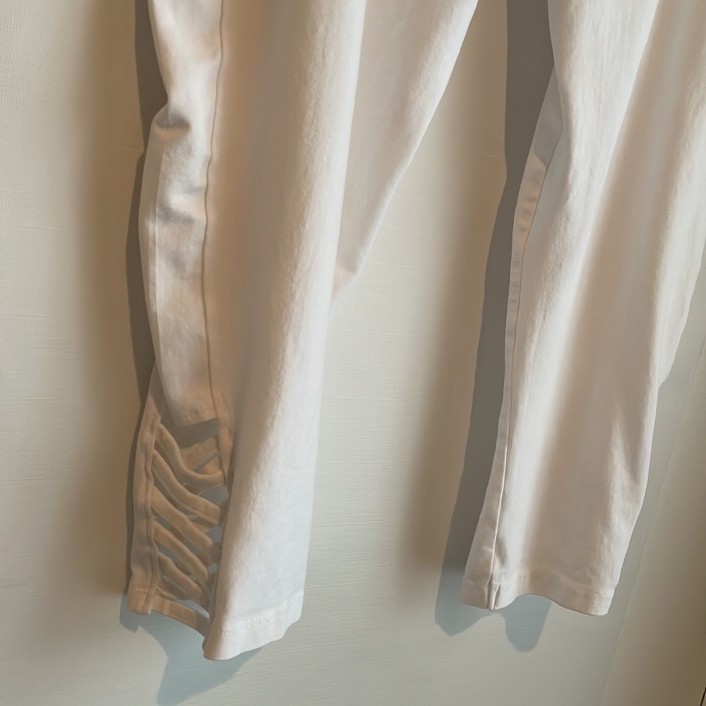 French Laundry white capris 1x. # T6